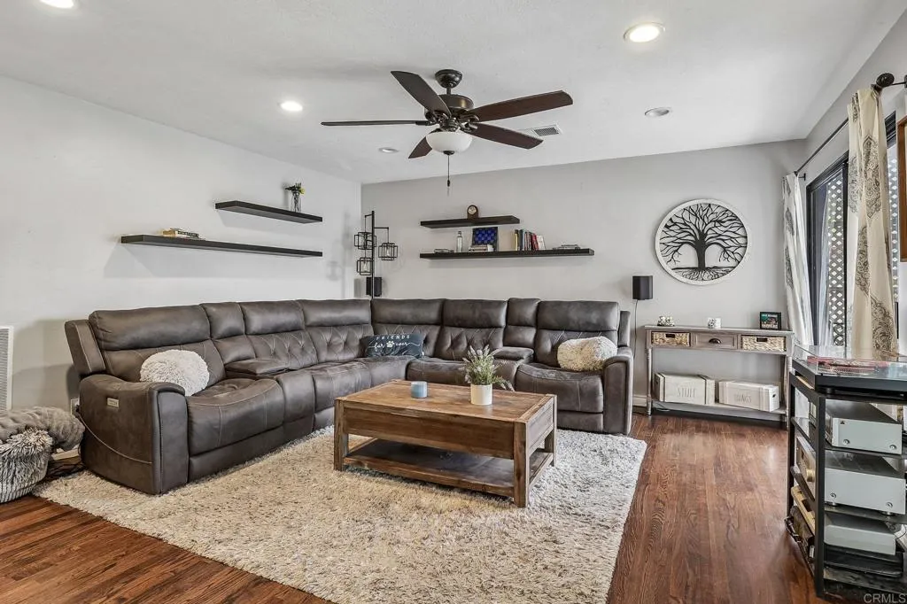 https://cdn.realtyfeed.com/cdn/127/306790462/99c94c79ba9a1b6838df2a8ff8967d07.webp