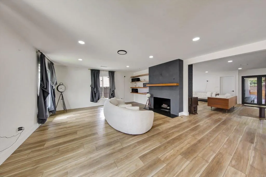 https://cdn.realtyfeed.com/cdn/127/306790466/2bc27f1cd7a24d7e144ce9fc5a8d5891.webp