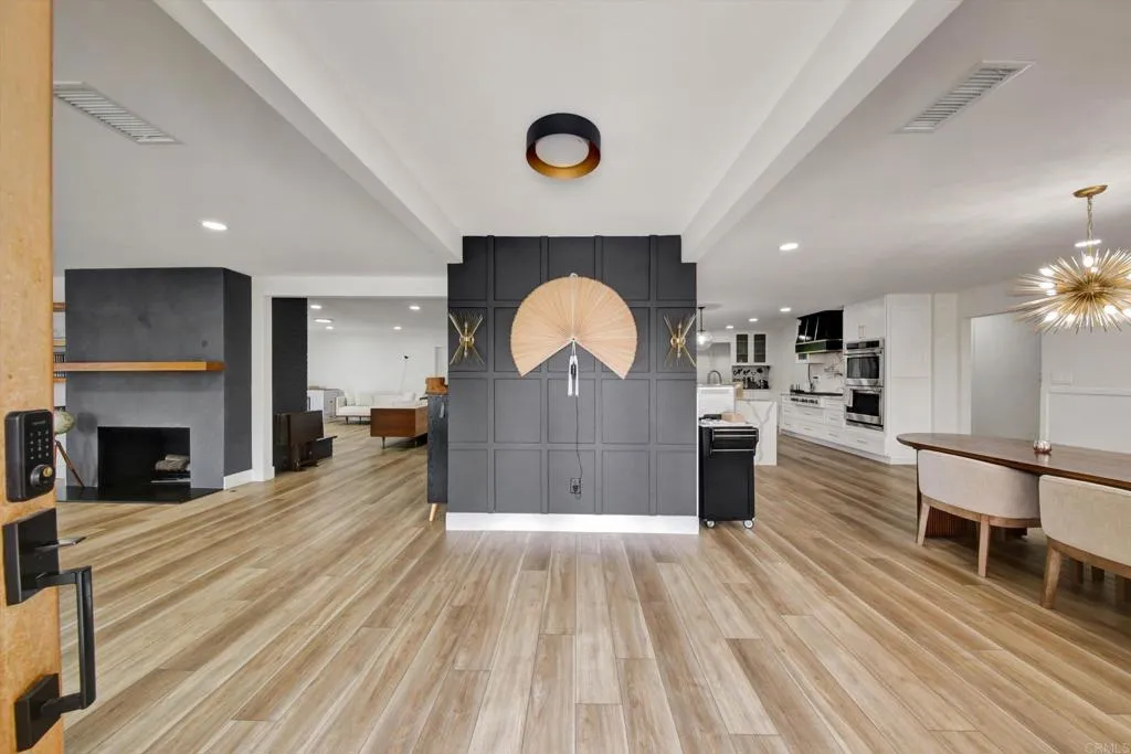 https://cdn.realtyfeed.com/cdn/127/306790466/53aa8ad29f5b78143ab9e40d008907cd.webp