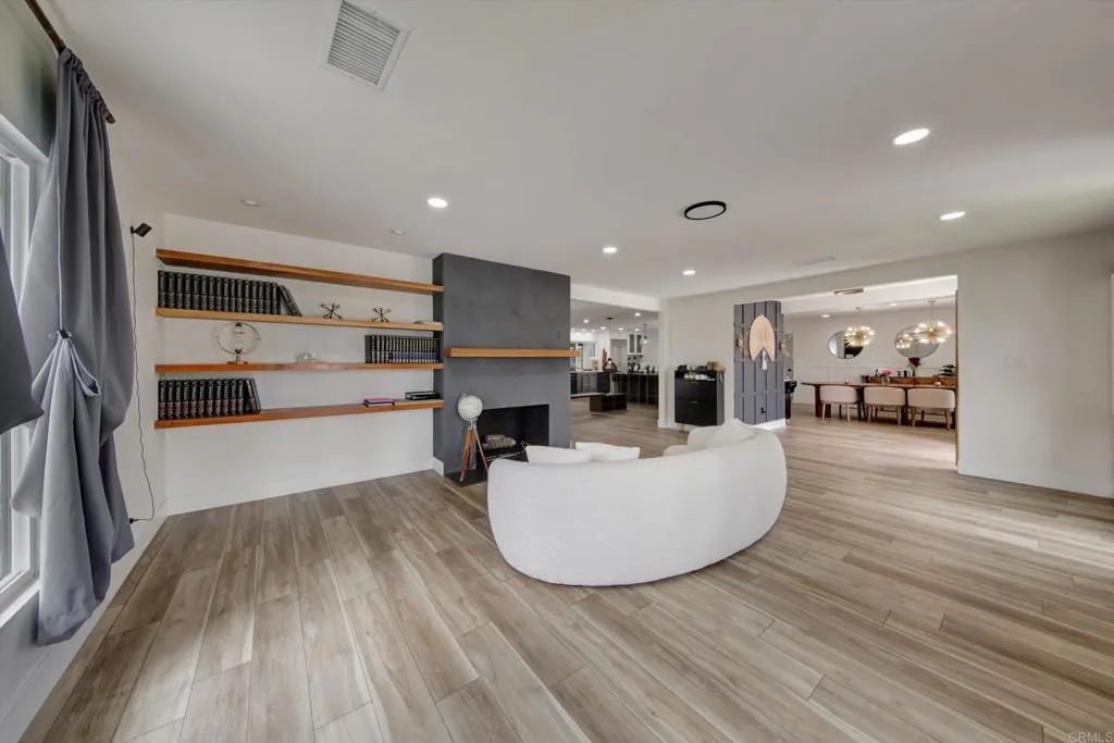 https://cdn.realtyfeed.com/cdn/127/306790466/86ce2da8e8b3603a3f500b6b8cc4e3df.webp