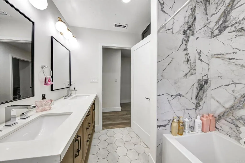https://cdn.realtyfeed.com/cdn/127/306790466/8f0c36de33792a9d225c380070c08718.webp