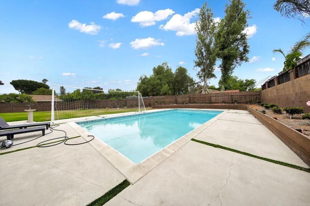 https://cdn.realtyfeed.com/cdn/127/306790466/93fbd6c7bf75820257029b7b98055c44.webp