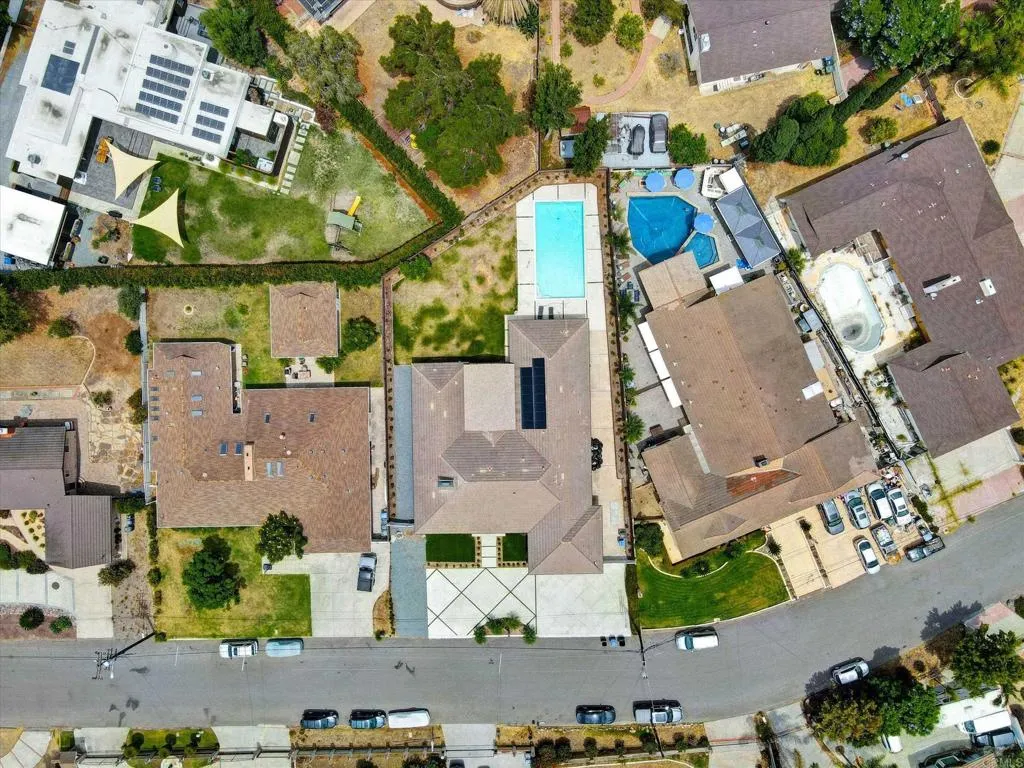 https://cdn.realtyfeed.com/cdn/127/306790466/97f9e007f4579b94bf887a8b19238846.webp