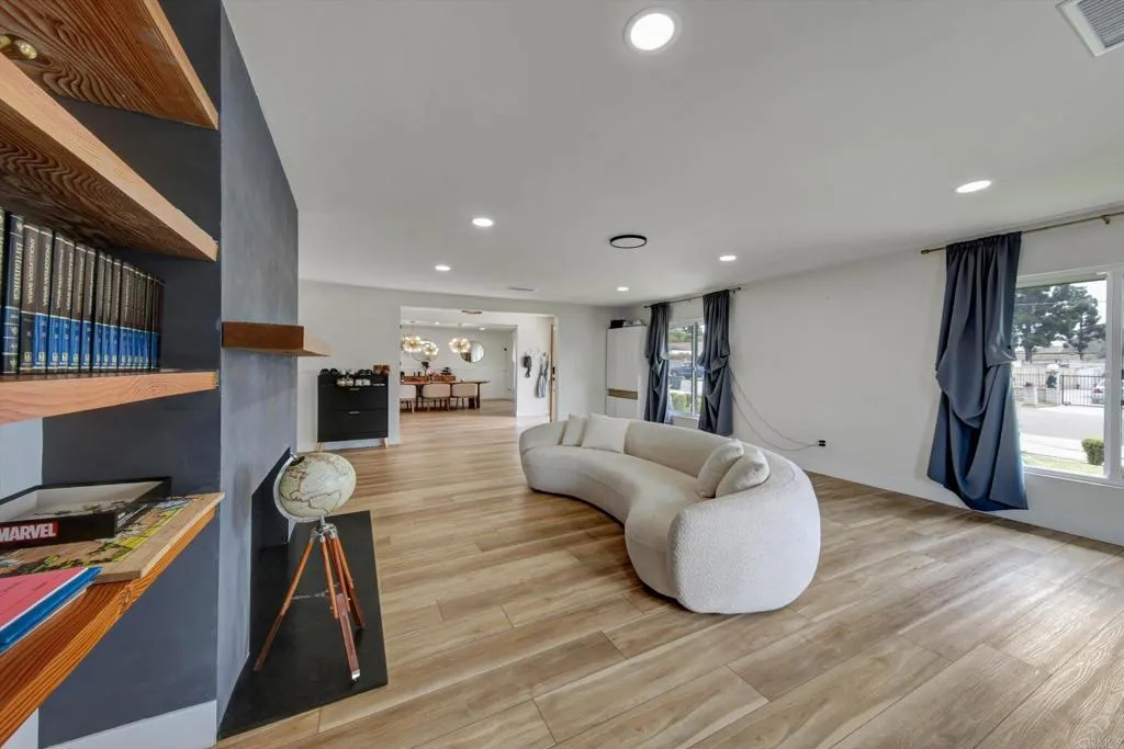 https://cdn.realtyfeed.com/cdn/127/306790466/c0bccf7e945d2a323539e9a552c62a61.webp