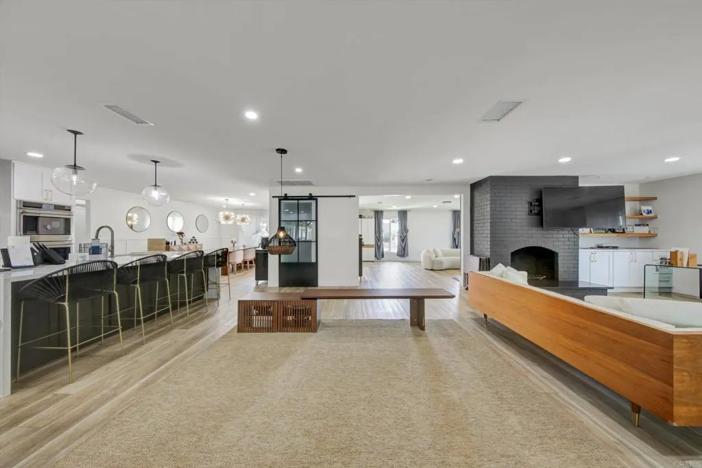 https://cdn.realtyfeed.com/cdn/127/306790466/c67c381ae6e6e3ef20f94d8af9c9701f.webp