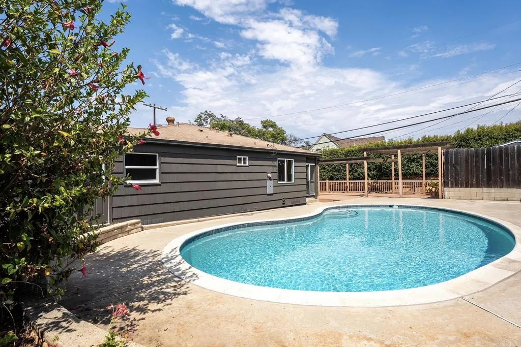 https://cdn.realtyfeed.com/cdn/127/306790467/a6b750ebae966a3b6f87d810451104b8.webp