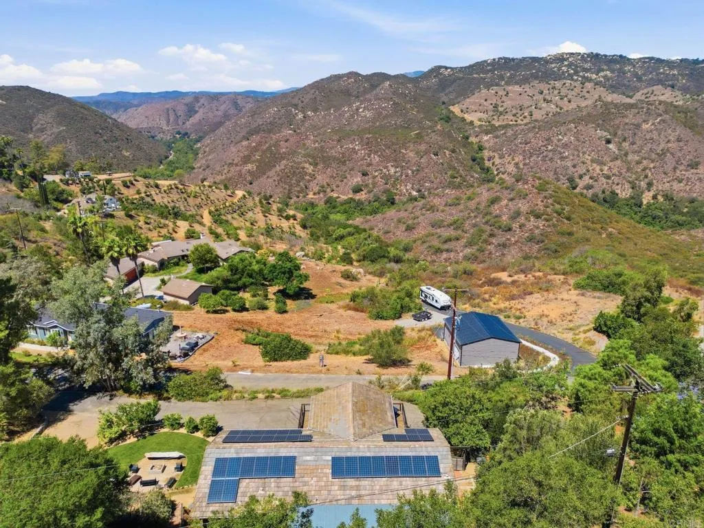 https://cdn.realtyfeed.com/cdn/127/306790474/51bfe3ea93ee007c6ac9b4a599dfcf49.webp