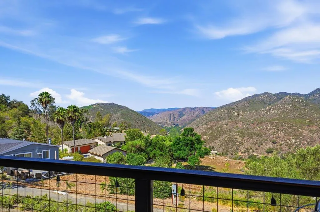 https://cdn.realtyfeed.com/cdn/127/306790474/a422b384b27e3b3e5c96bb27de044921.webp