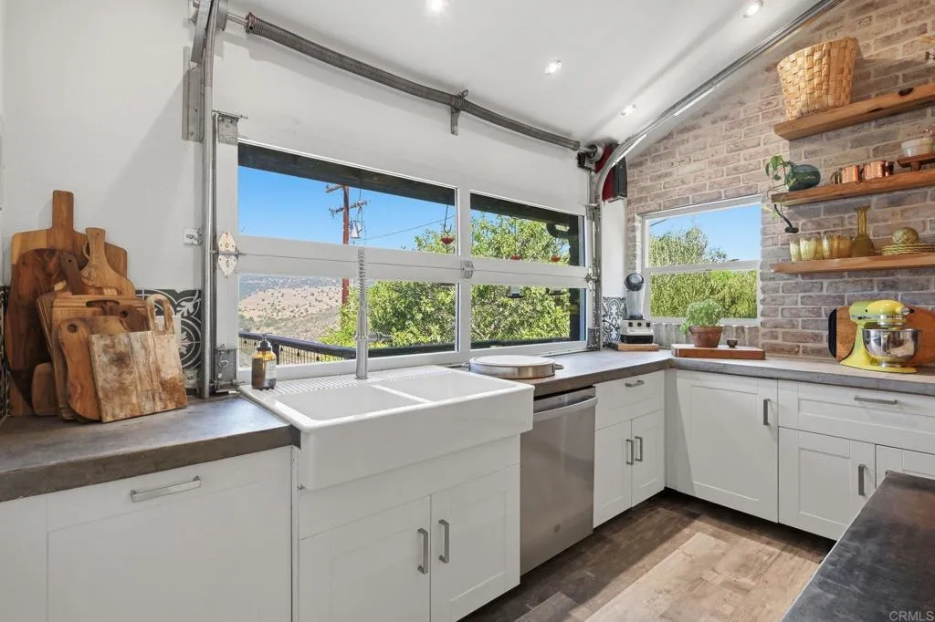 https://cdn.realtyfeed.com/cdn/127/306790474/afc1fcf5d27d9e4cbe405b8e11084279.webp