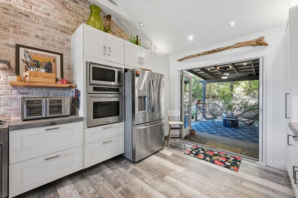 https://cdn.realtyfeed.com/cdn/127/306790474/c79bf7fde6c145b138ca83350e2aec60.webp