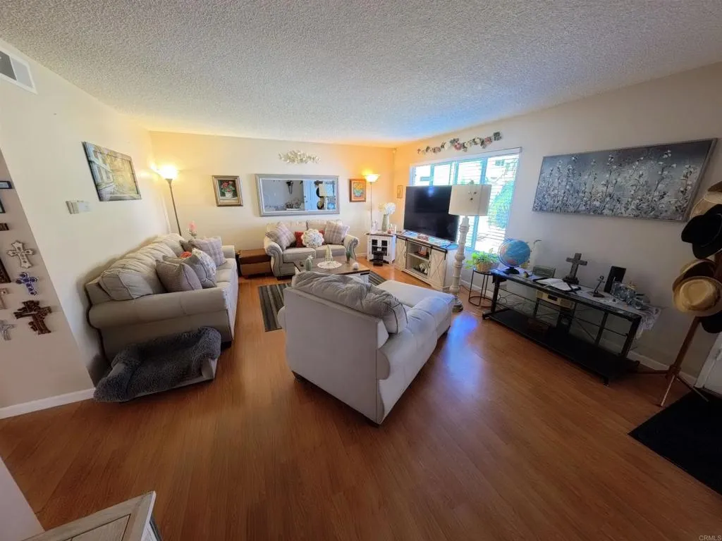 Photo #4: PTP2606119 Listing: Photo #4