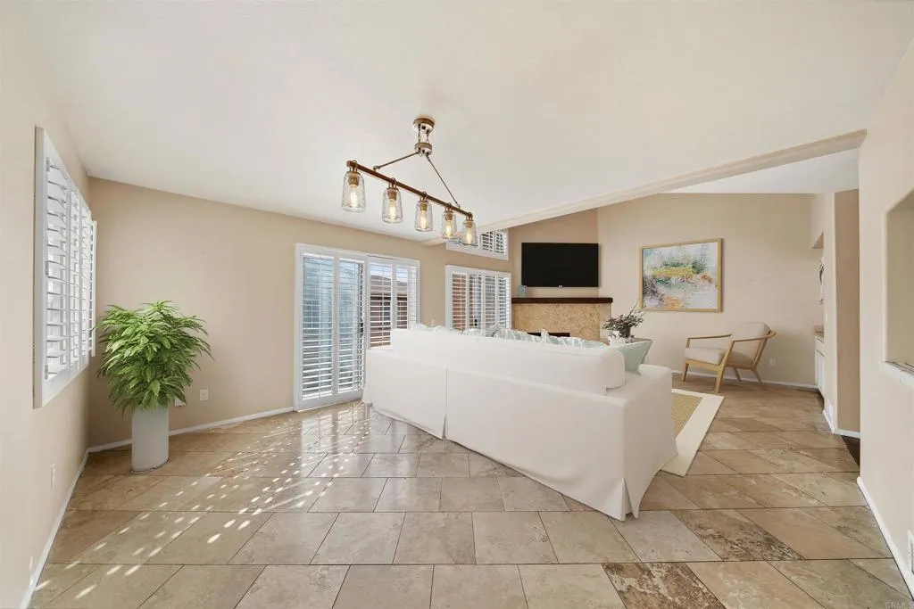 https://cdn.realtyfeed.com/cdn/127/306790635/2ae4b4dea628f3dbe59296fa395cde7a.webp