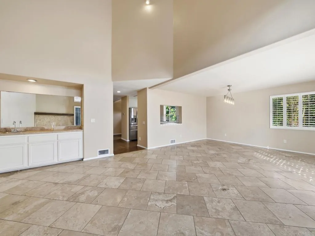 https://cdn.realtyfeed.com/cdn/127/306790635/8dc1798816eaa6d6af158f1261611fa2.webp
