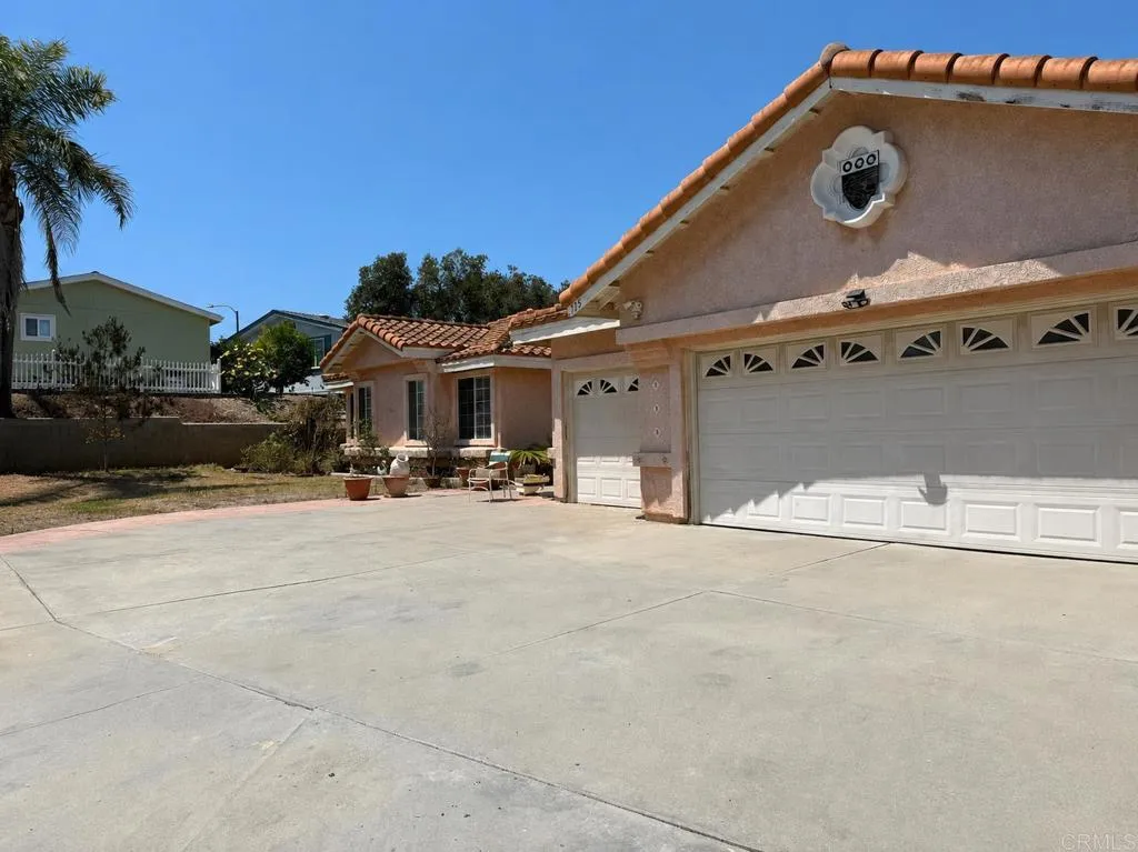 715 Marsopa Drive, Vista, CA 92081 - Main photo, Vista, CA