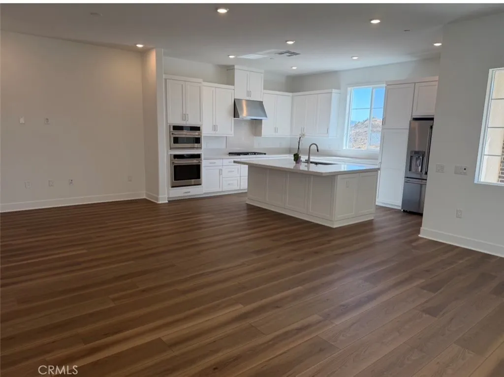Valencia, CA 91381