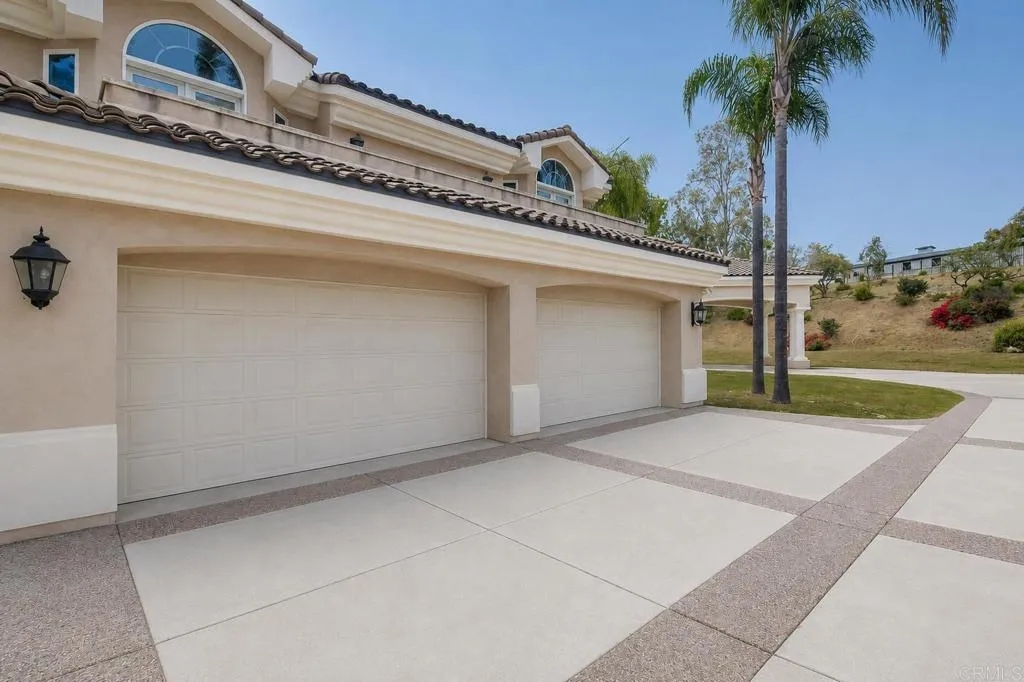 https://cdn.realtyfeed.com/cdn/127/306790733/774d22e19f074fa39d51517501a0c489.webp
