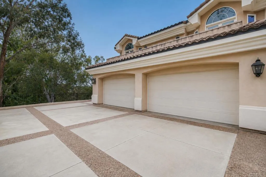 https://cdn.realtyfeed.com/cdn/127/306790733/aa089bf64bd8f04795421c629b5135c8.webp