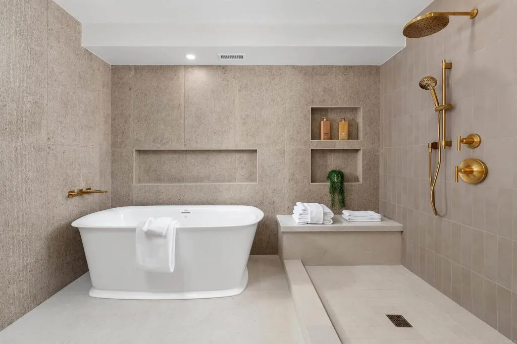 https://cdn.realtyfeed.com/cdn/127/306790772/e95157bc7e2d52a395344c3b9a6da0d2.webp