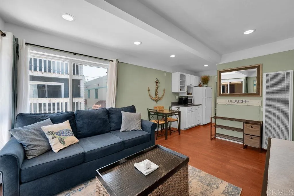 3764 Bayside Lane Unit 4, San Diego, CA 92109 - Photo 5 of 13, San Diego, CA