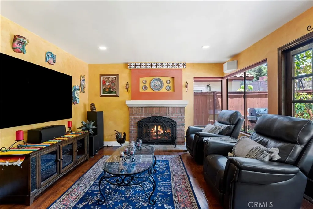 https://cdn.realtyfeed.com/cdn/127/306790817/70109be3c9de443f8b1aa63afc71c8fb.webp