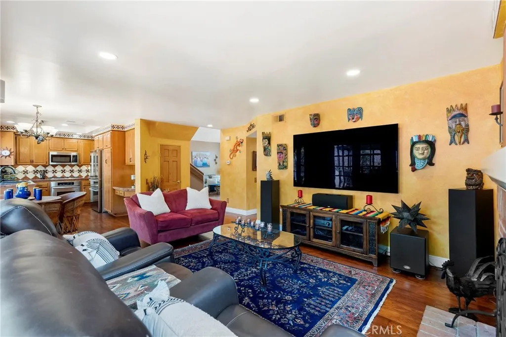 https://cdn.realtyfeed.com/cdn/127/306790817/821b0becc0dfce5ba559815a64e94ed0.webp