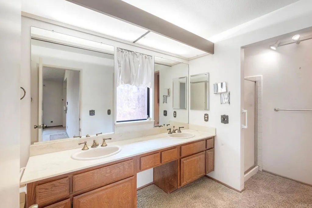 https://cdn.realtyfeed.com/cdn/127/306790848/1ce51a3bcd128cd868d195ca2afebc37.webp