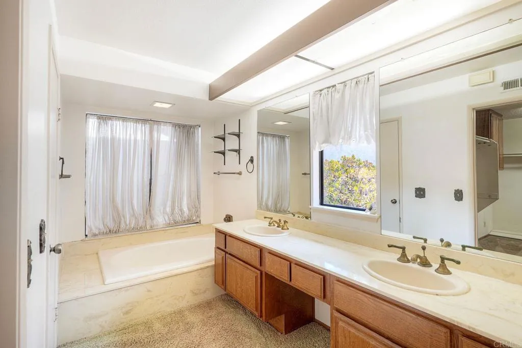 https://cdn.realtyfeed.com/cdn/127/306790848/8a39edc28252ced916ad1ce998079857.webp