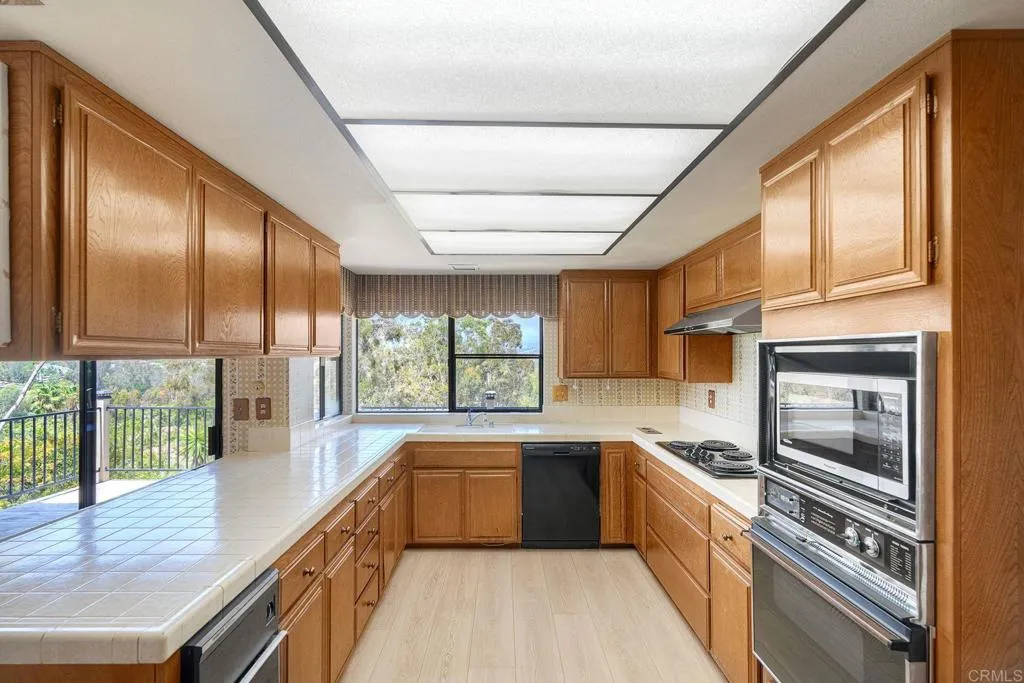 https://cdn.realtyfeed.com/cdn/127/306790848/91659a0c98e8df39d1d87a381d317db8.webp
