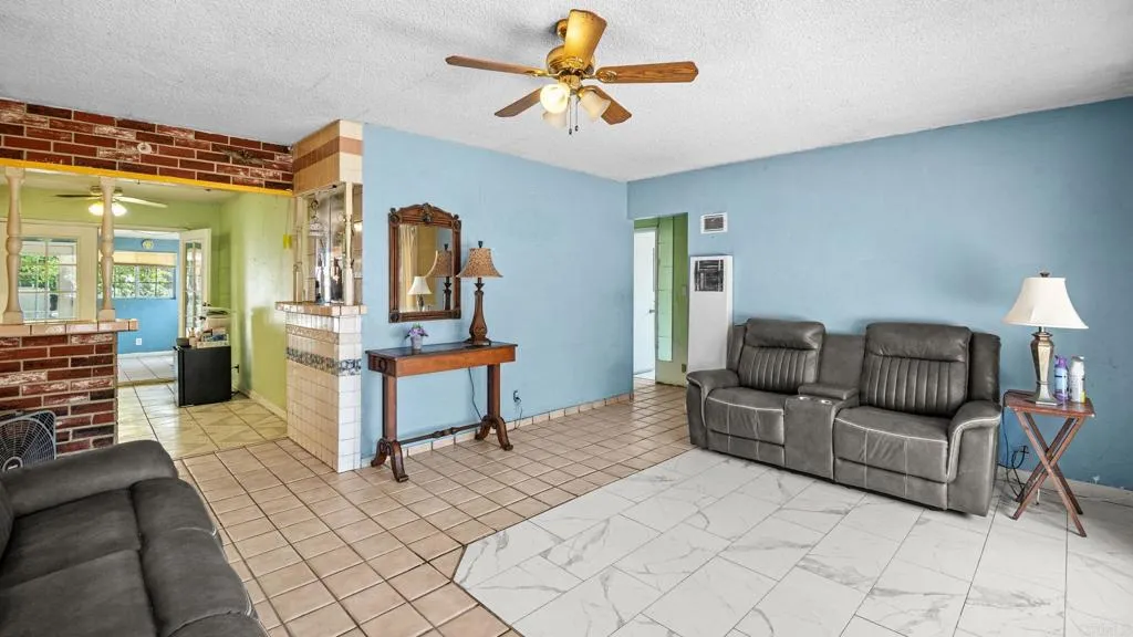 https://cdn.realtyfeed.com/cdn/127/306790977/c397c31b53eb59a633b3d6151e386ce4.webp