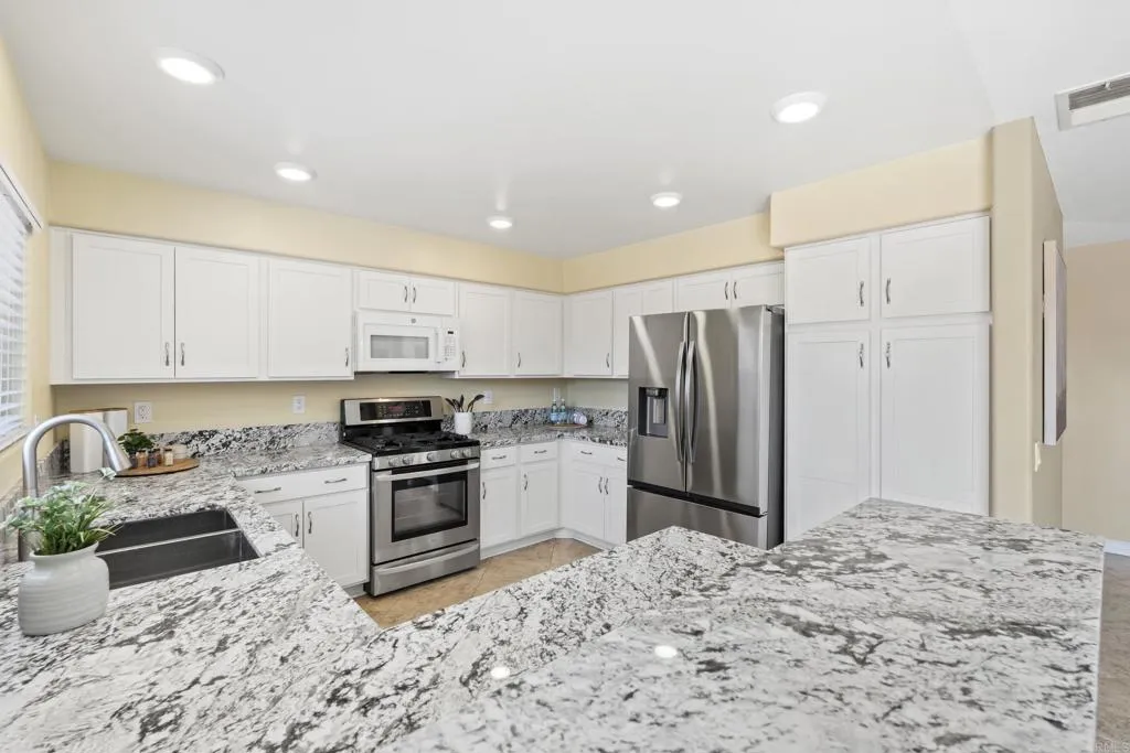 https://cdn.realtyfeed.com/cdn/127/306791027/b4884e897faaf3b938ffe11e07493781.webp