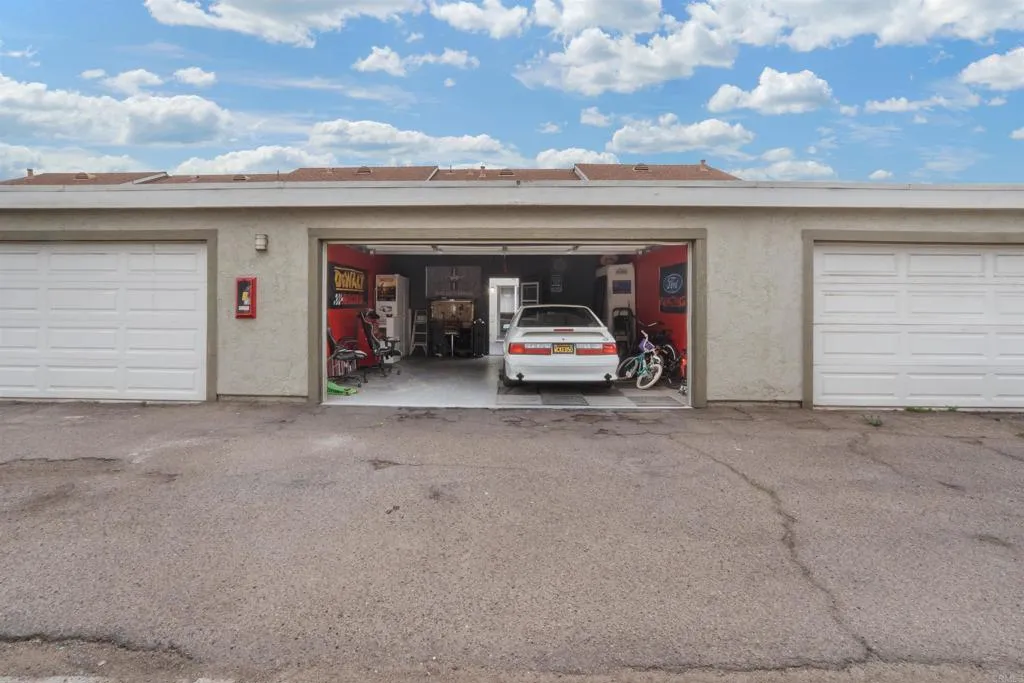 https://cdn.realtyfeed.com/cdn/127/306791046/7bccbec0646d4b54f1506e32e6a7888c.webp