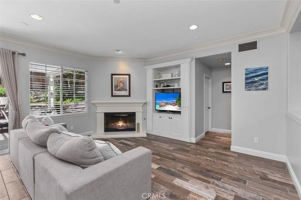 https://cdn.realtyfeed.com/cdn/127/306791101/97efe5ca8499fd5a56cf231d39050bc4.webp