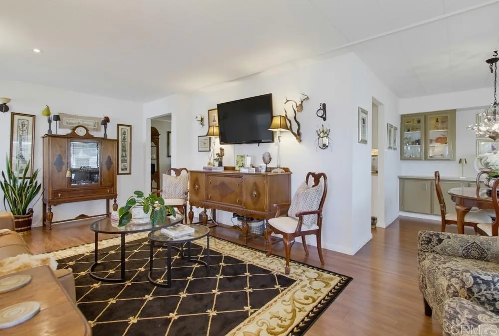 https://cdn.realtyfeed.com/cdn/127/306791215/692ab010aa02911724ce51133cb806a5.webp