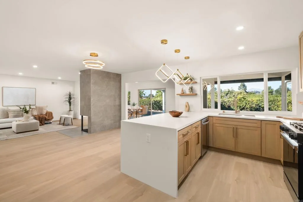 https://cdn.realtyfeed.com/cdn/127/306791235/827ff5d9bbb55ee06078cf70cb9d55e9.webp