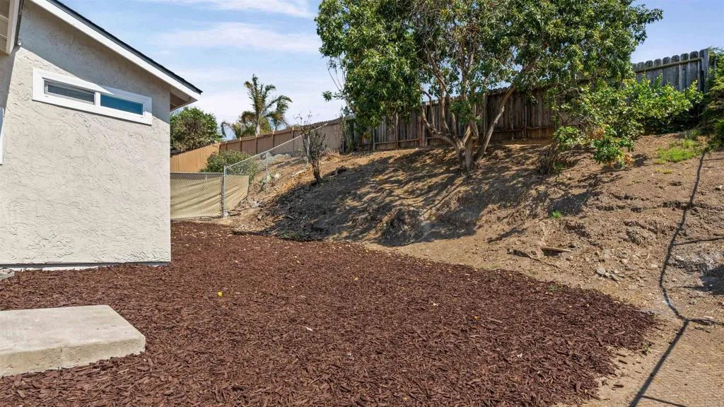 https://cdn.realtyfeed.com/cdn/127/306791248/894e5c172cf240ed447e2fba7bf698e8.webp