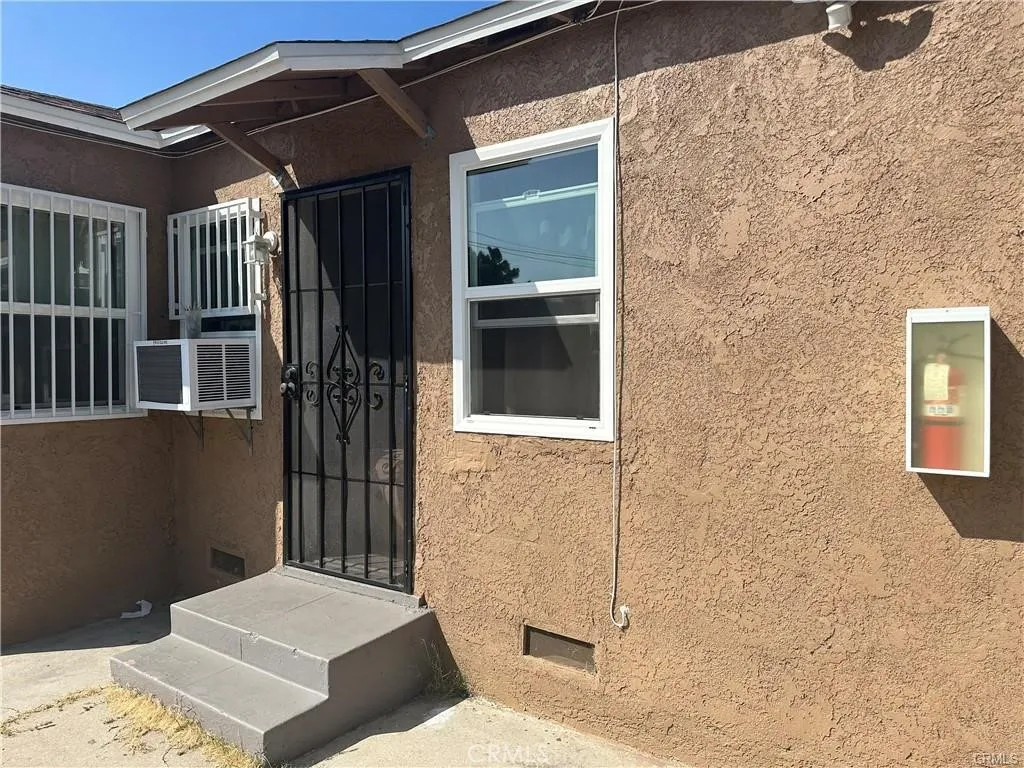 Los Angeles, CA 90044