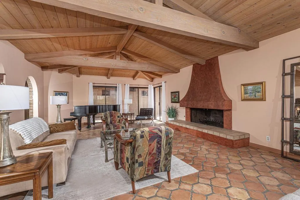 https://cdn.realtyfeed.com/cdn/127/306791299/2fc9d46d745a151dba7232a3ee007fde.webp