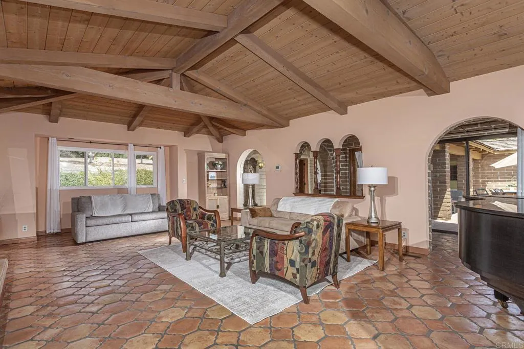 https://cdn.realtyfeed.com/cdn/127/306791299/4eb038c722a20c498bc212015dfdf328.webp