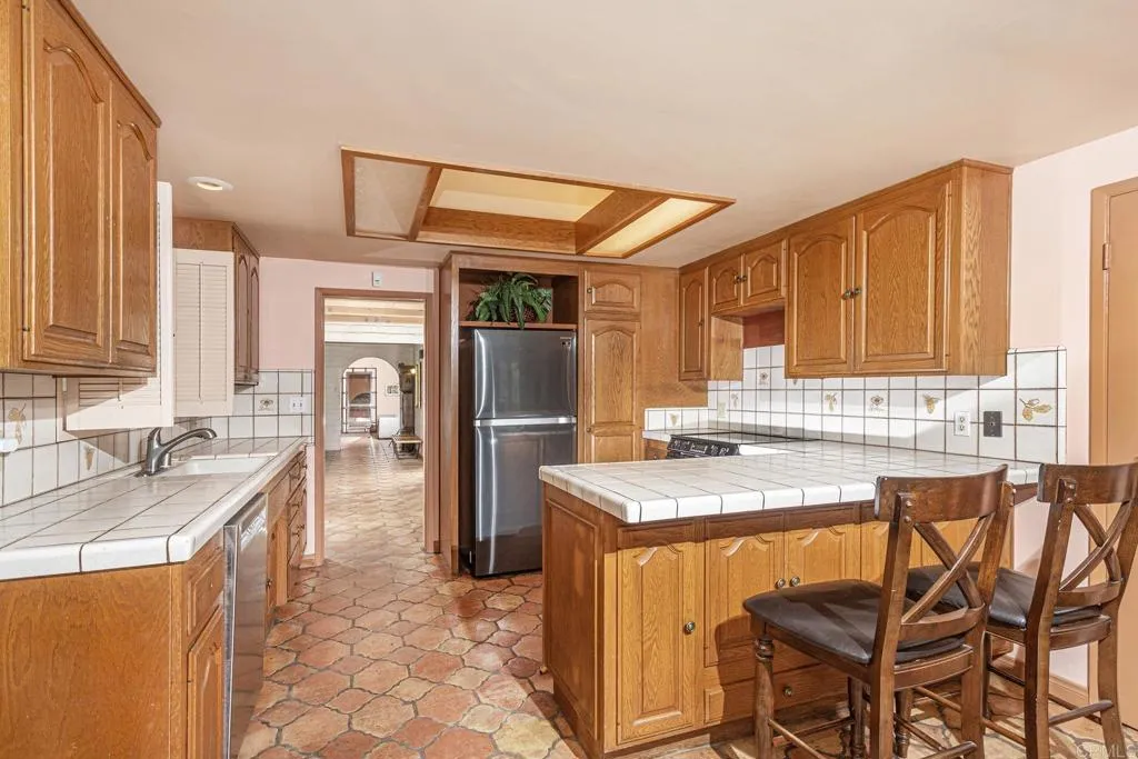 https://cdn.realtyfeed.com/cdn/127/306791299/791c583acbe6678ad10b458b9cc176d7.webp