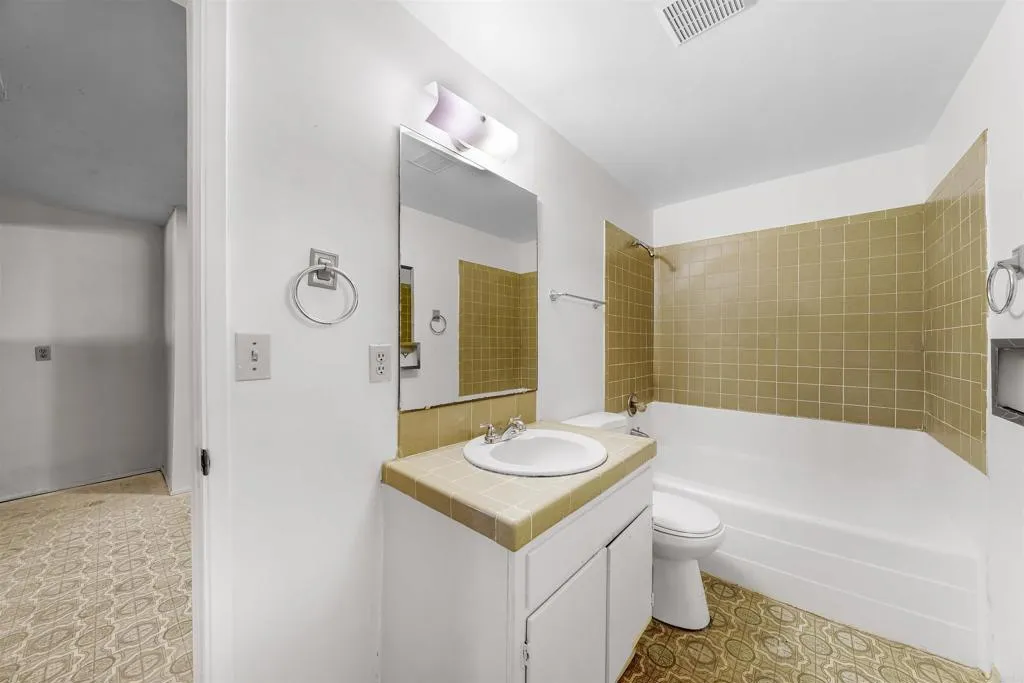 https://cdn.realtyfeed.com/cdn/127/306791305/2a3b84736be379c3e89c1a04abb97f93.webp