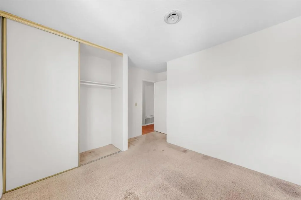 https://cdn.realtyfeed.com/cdn/127/306791305/79b882bdcc0992002d89c16c33d2a95d.webp
