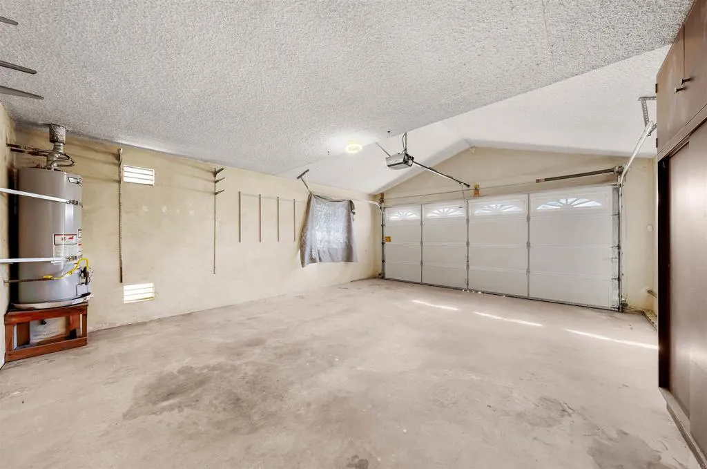 https://cdn.realtyfeed.com/cdn/127/306791305/dfecab7ec0b6b36ef9ab22c2563a5ef6.webp