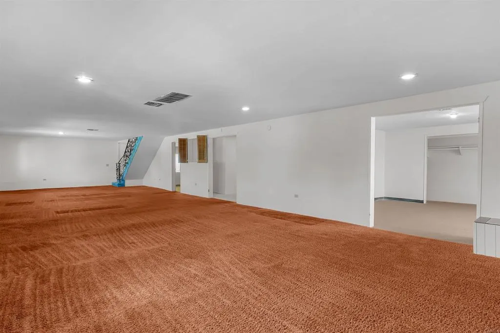 https://cdn.realtyfeed.com/cdn/127/306791305/f4a4cb6fc4f055cfd606715e3200df9d.webp