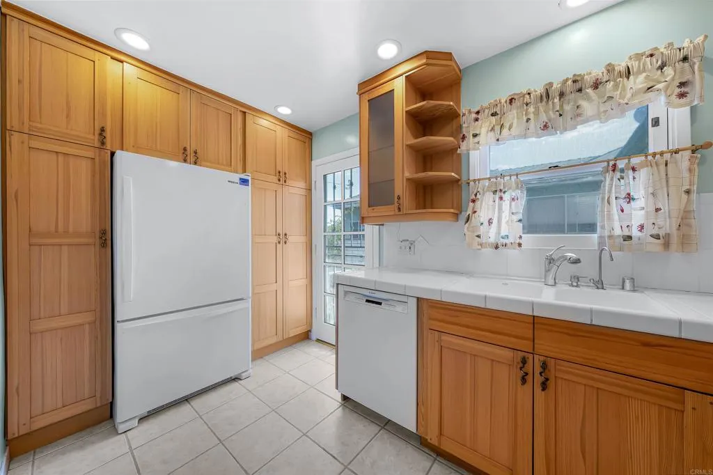 https://cdn.realtyfeed.com/cdn/127/306791382/00e2434f85dd33b7f9a2e64fbeeea848.webp