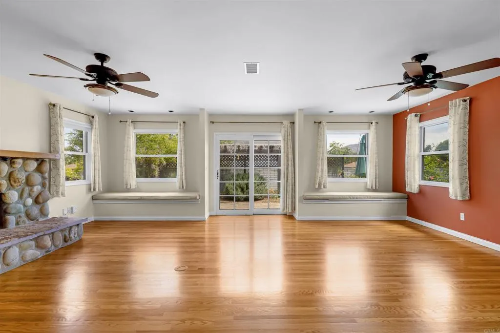 https://cdn.realtyfeed.com/cdn/127/306791382/ec26ad68811bdaec0d12b7db6246c8c9.webp