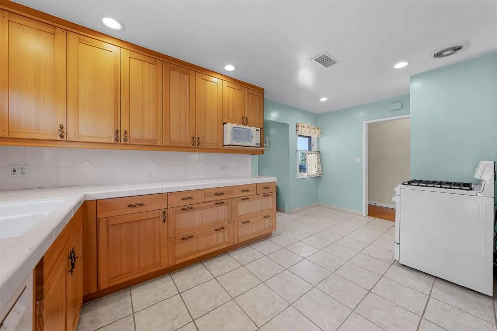 https://cdn.realtyfeed.com/cdn/127/306791382/ed3824bc17bb561257e7b823a73b0be1.webp