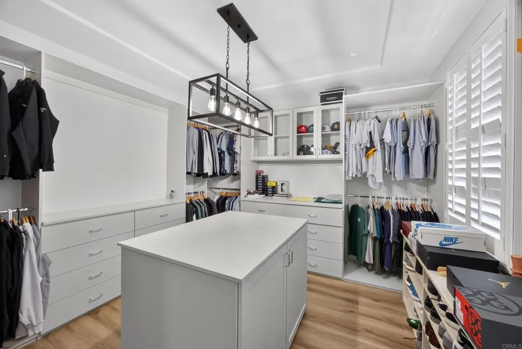 https://cdn.realtyfeed.com/cdn/127/306791389/439c9142f96272012af68ccc22a30ccc.webp