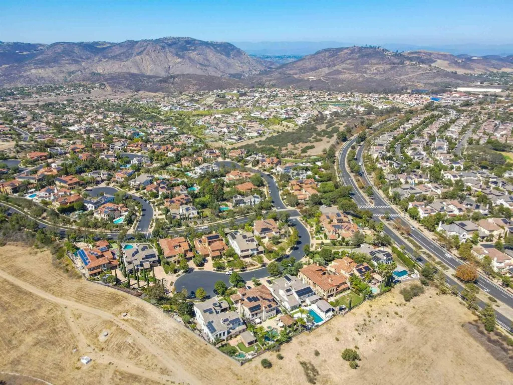 https://cdn.realtyfeed.com/cdn/127/306791389/664edb8ef47bc24a7fa4b75addf8cae2.webp
