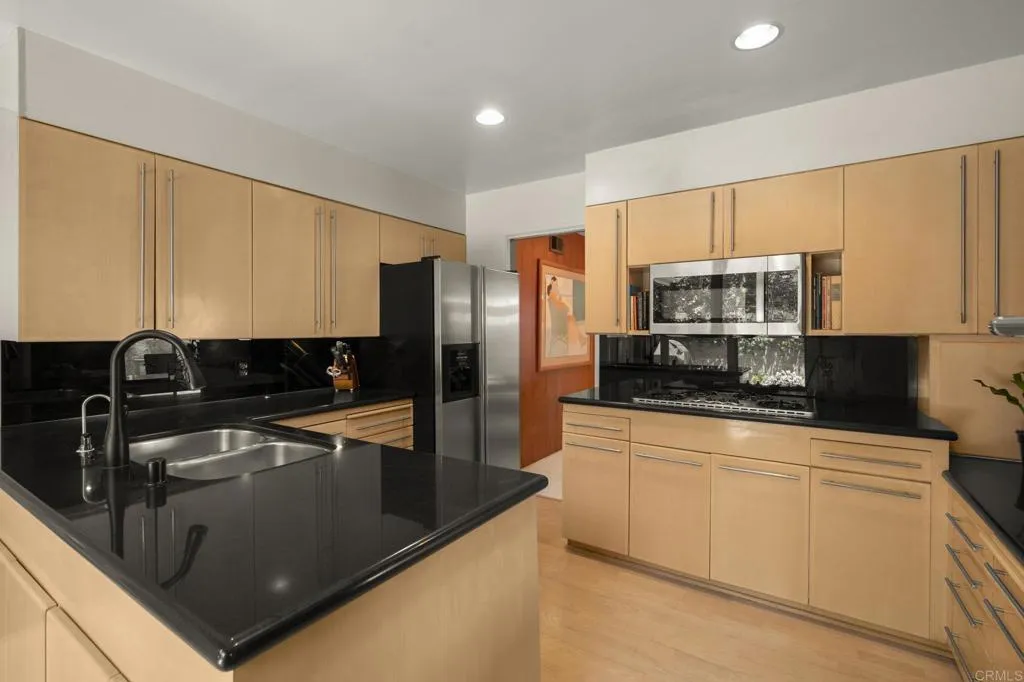 https://cdn.realtyfeed.com/cdn/127/306791433/e2cde6679bfd0de64235fa6d87af5f6f.webp