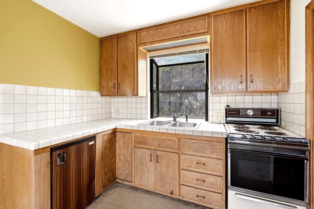 https://cdn.realtyfeed.com/cdn/127/306791455/2ce50c61d225ca3fbe741596333b085d.webp